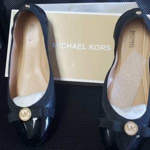 MICHAEL KORS FLATS